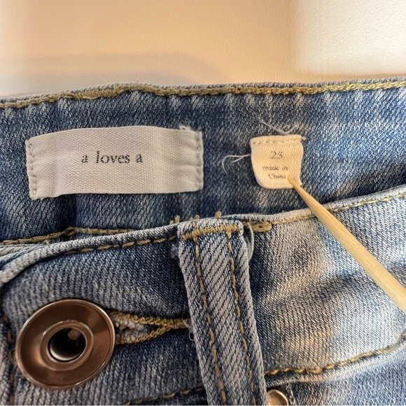 A loves a Women's Light Wash Skinny Jeans Size 2/25 Mid Rise Stretch, Ankle EUC - Picture 4 of 10